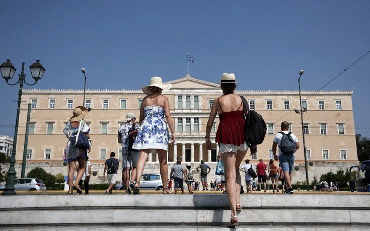 Θερμή εισβολή από την Αφρική και μπόρες το Σαββατοκύριακο προβλέπει ο Καλλιάνος